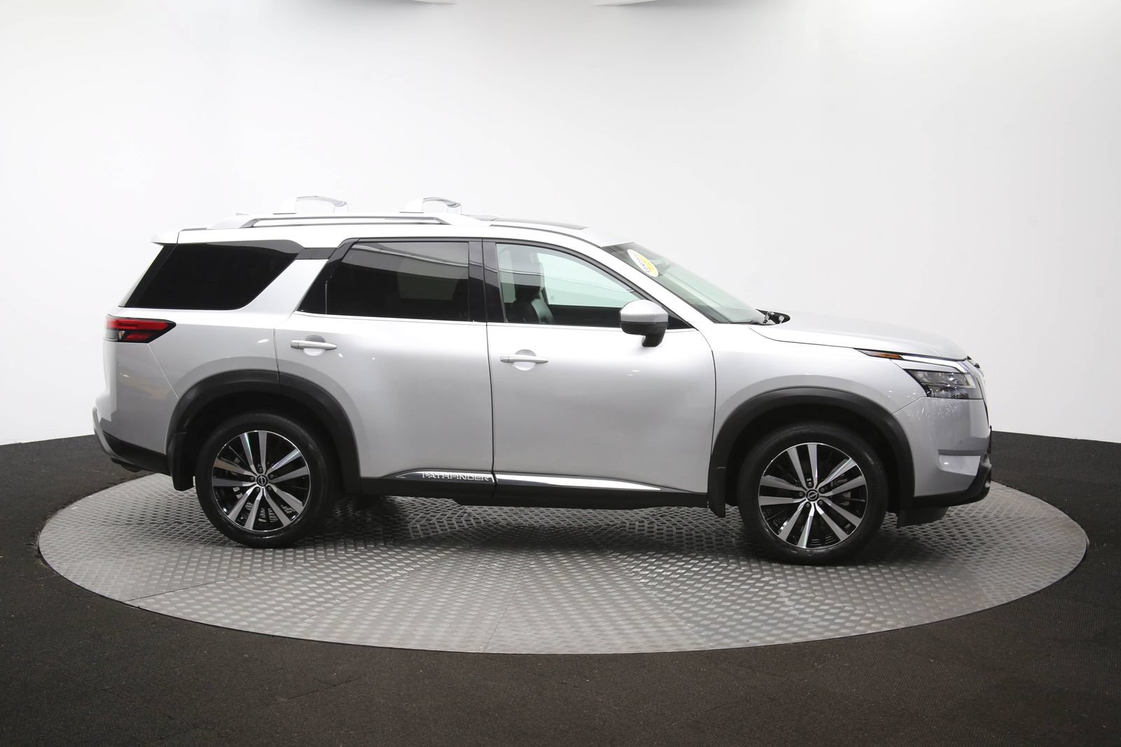 Used 2023 Nissan Pathfinder Platinum AWD/4WD image 43