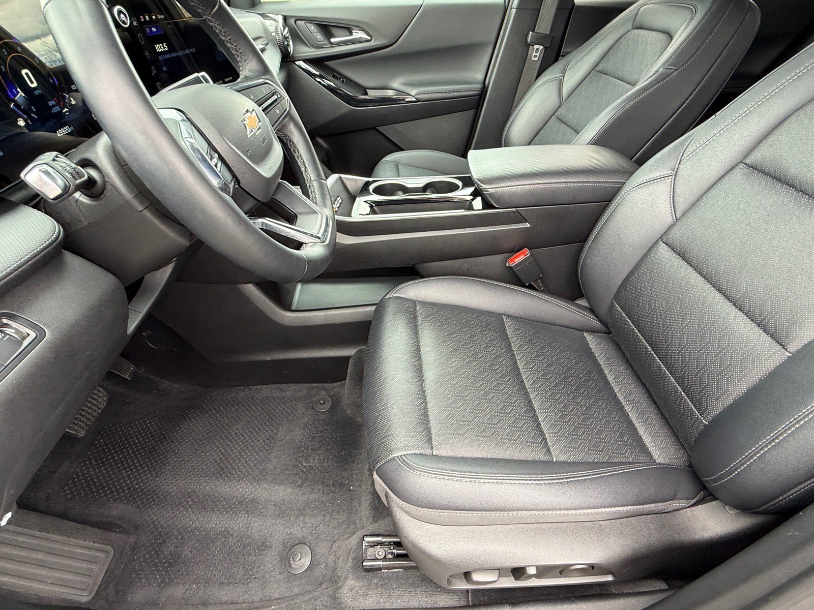 Used 2025 Chevrolet Equinox LT w/ Convenience Package II FWD image 13