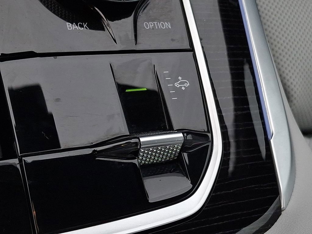 Certified 2024 BMW X7 xDrive40i w/ M Sport Package image 24