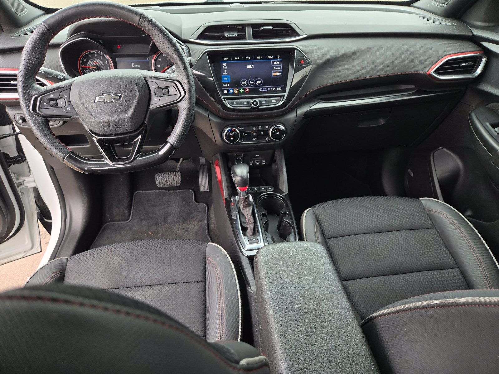 Used 2023 Chevrolet TrailBlazer RS w/ Sun and Liftgate Package FWD image 8