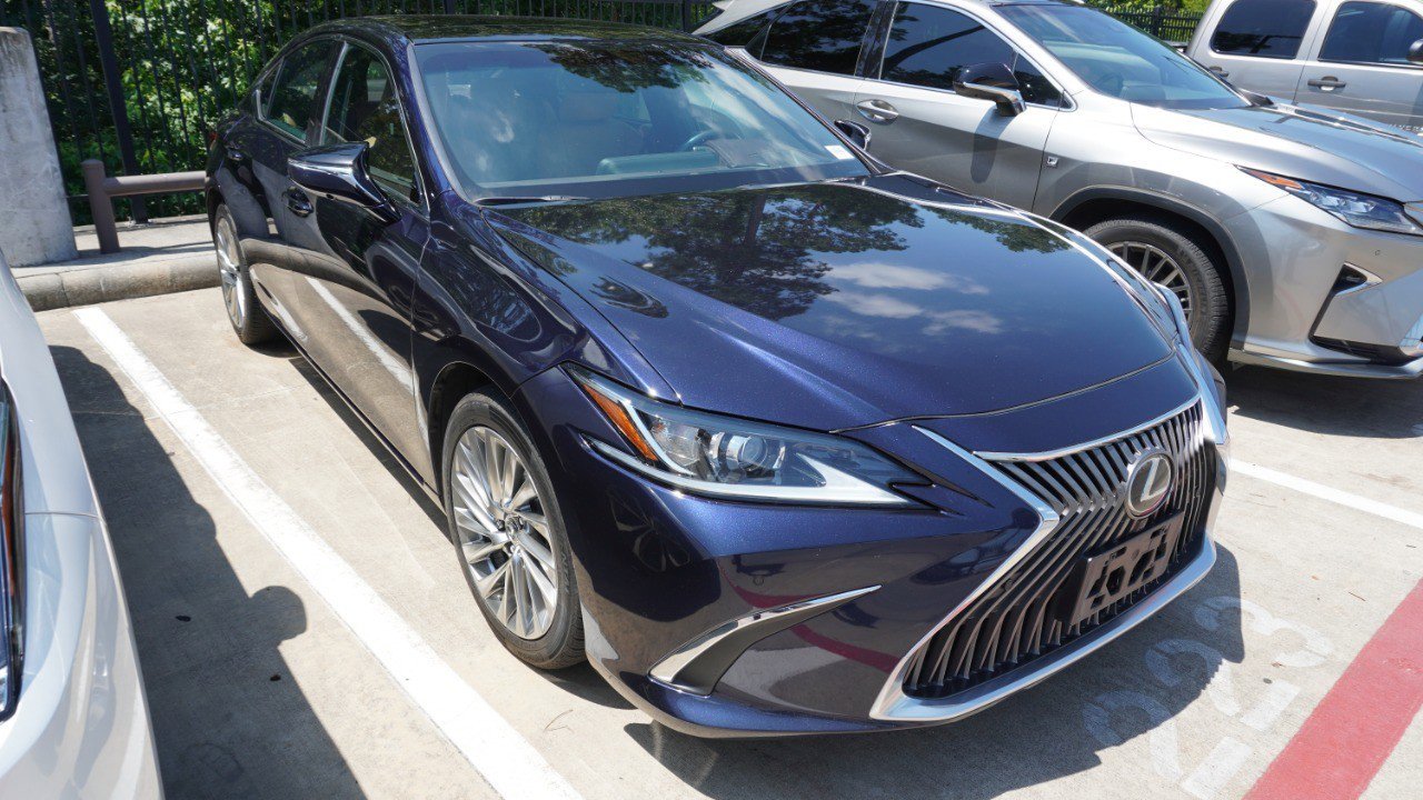 Used 2021 Lexus ES 350 Ultra Luxury w/ Accessory Package 2 FWD image 3