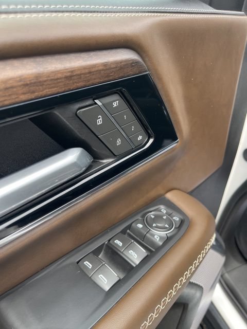 Used 2025 GMC Yukon XL Denali Ultimate w/ LPO, Floor Liner Package AWD/4WD image 14