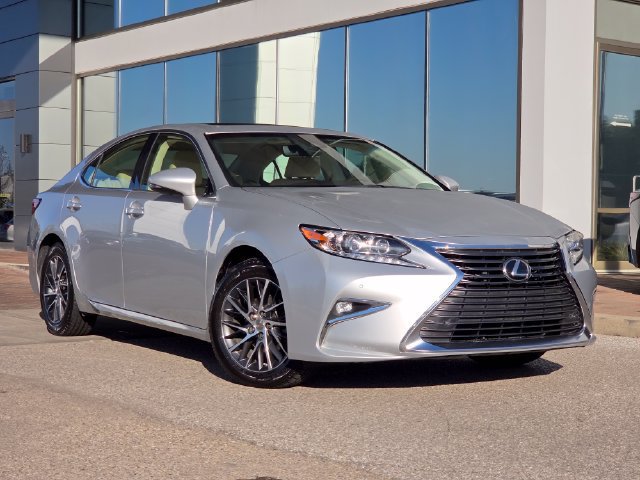 Used 2016 Lexus ES 350 w/ Luxury Package w/Wood Trim FWD image 2