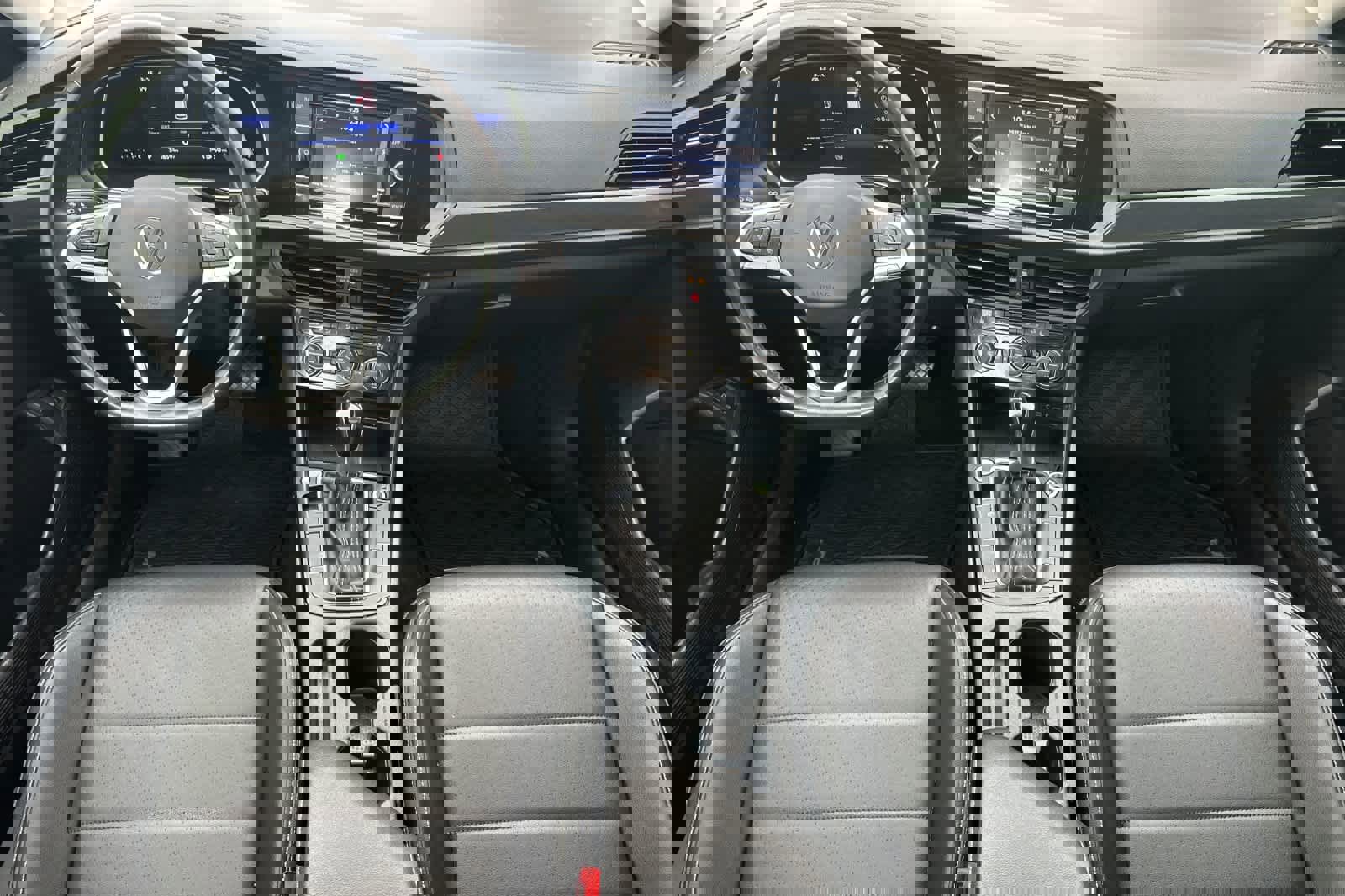 Used 2022 Volkswagen Jetta SE image 3