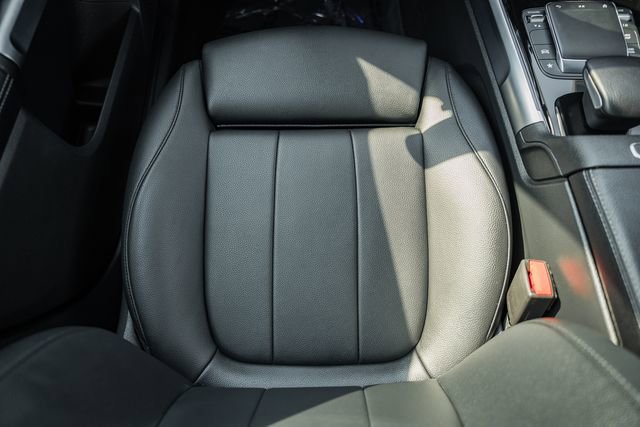 Used 2023 Mercedes-Benz GLB 250 4MATIC w/ Premium Package image 31