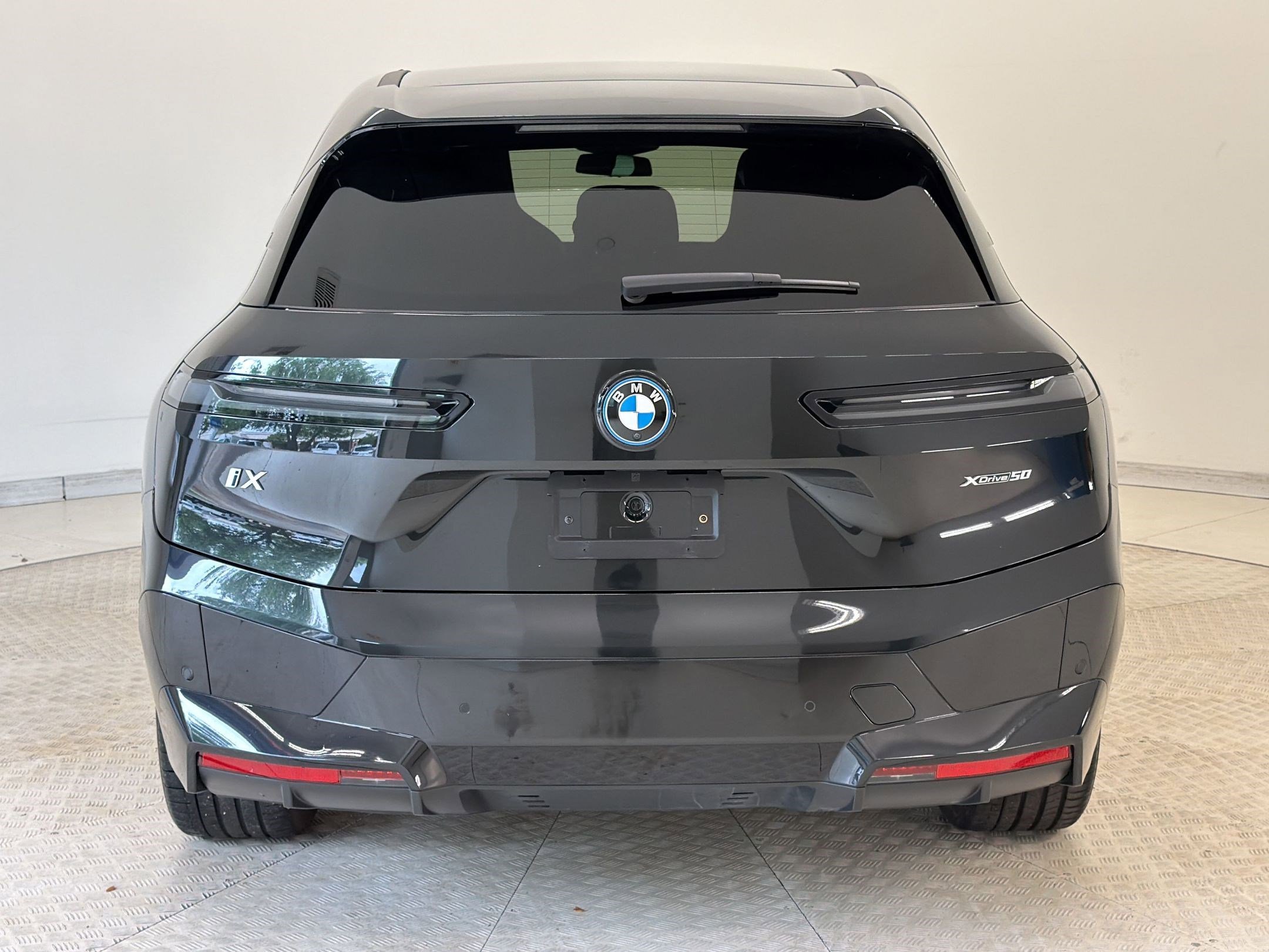 Used 2025 BMW iX xDrive50 w/ Premium Package image 10