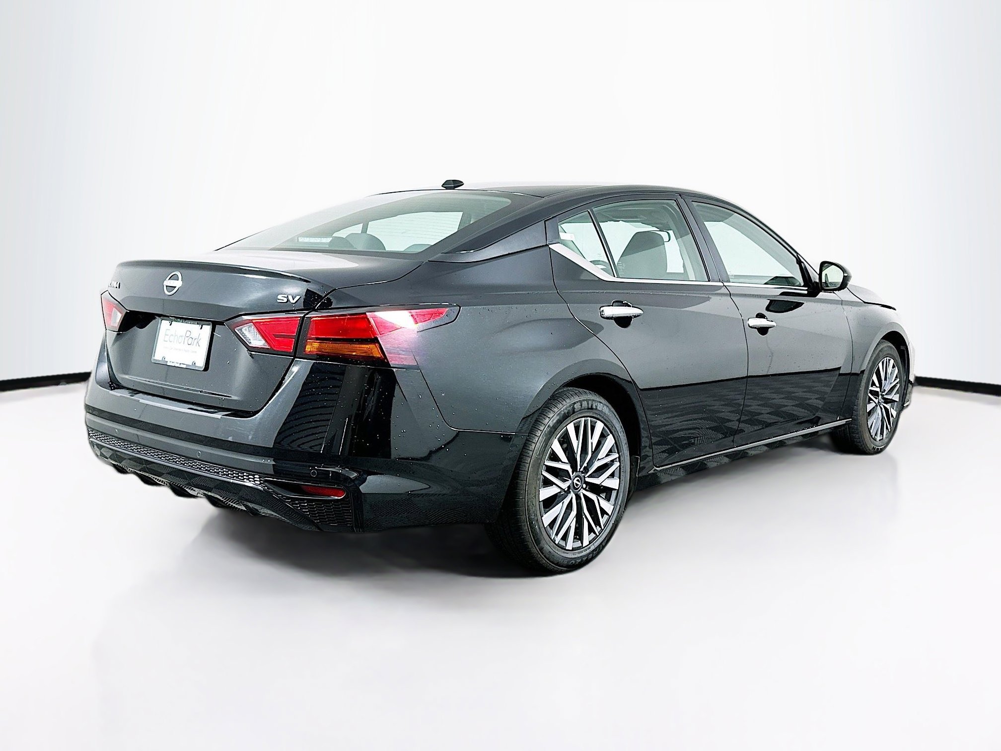 Used 2024 Nissan Altima 2.5 SV image 9