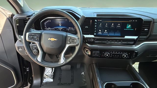 Used 2024 Chevrolet Silverado 2500 LT w/ Convenience Package image 10