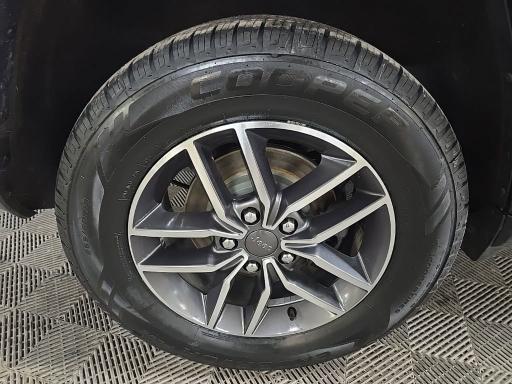 Used 2020 Jeep Grand Cherokee Limited image 14