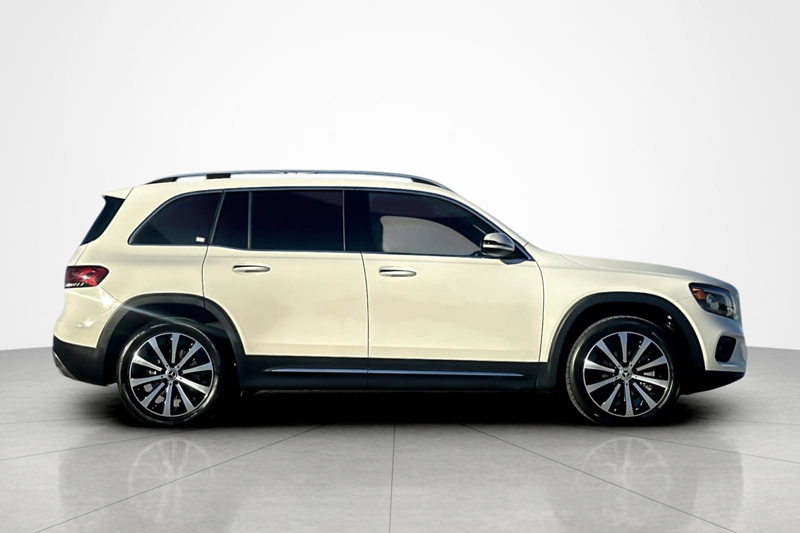 Used 2022 Mercedes-Benz GLB 250 4MATIC image 6