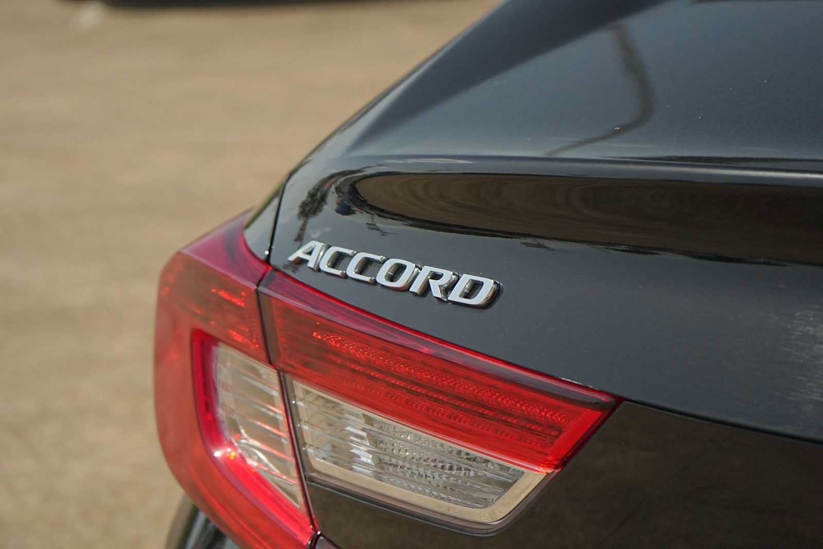 Used 2021 Honda Accord Touring image 12