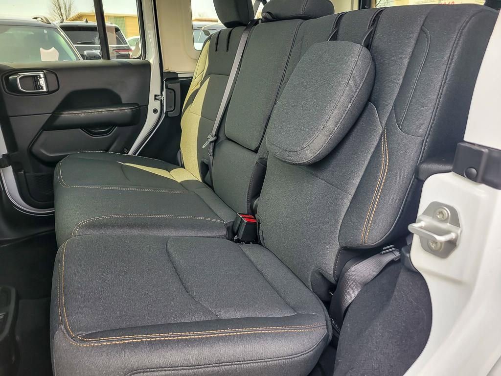 Used 2025 Jeep Wrangler Unlimited Sahara image 10