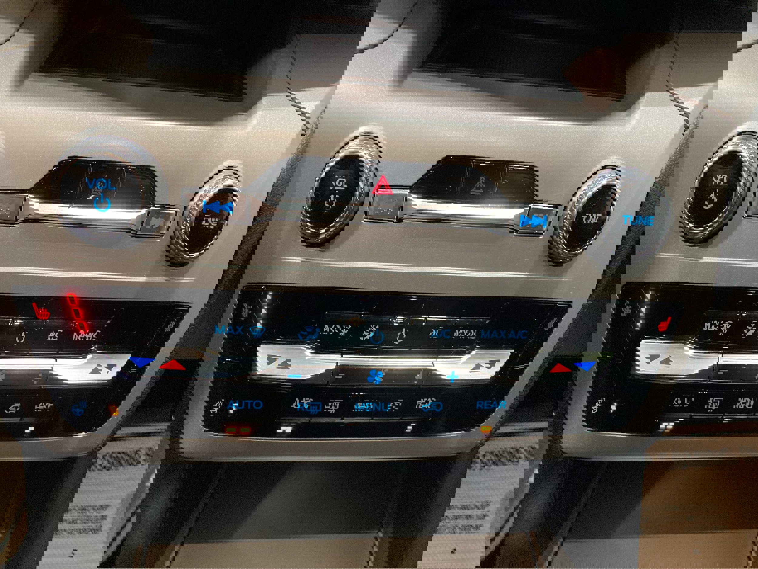 Used 2023 Ford Explorer XLT w/ Equipment Group 202A image 29