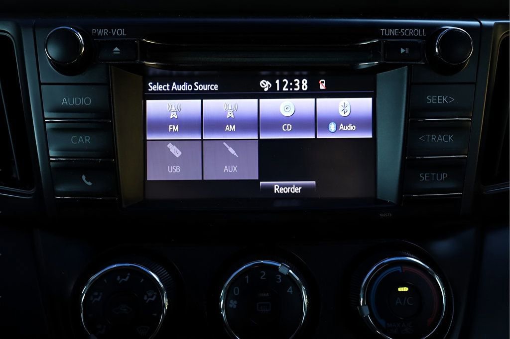 Used 2018 Toyota RAV4 LE image 21