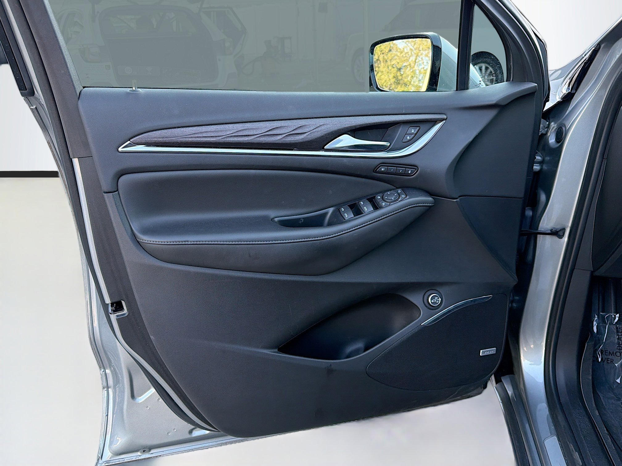 Used 2023 Buick Enclave Avenir w/ Avenir Technology Package image 22