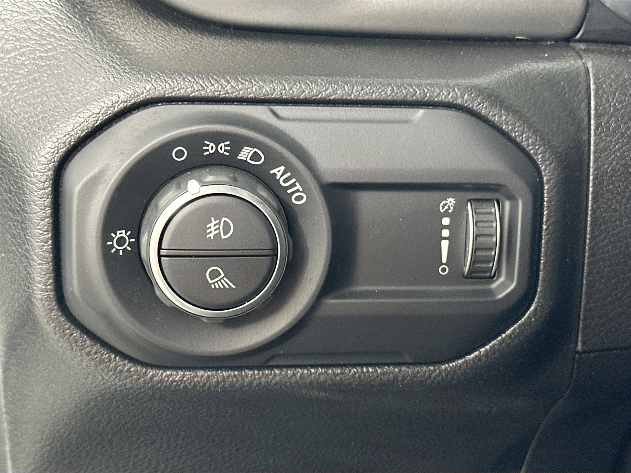 Used 2023 Jeep Gladiator Sport AWD/4WD image 10