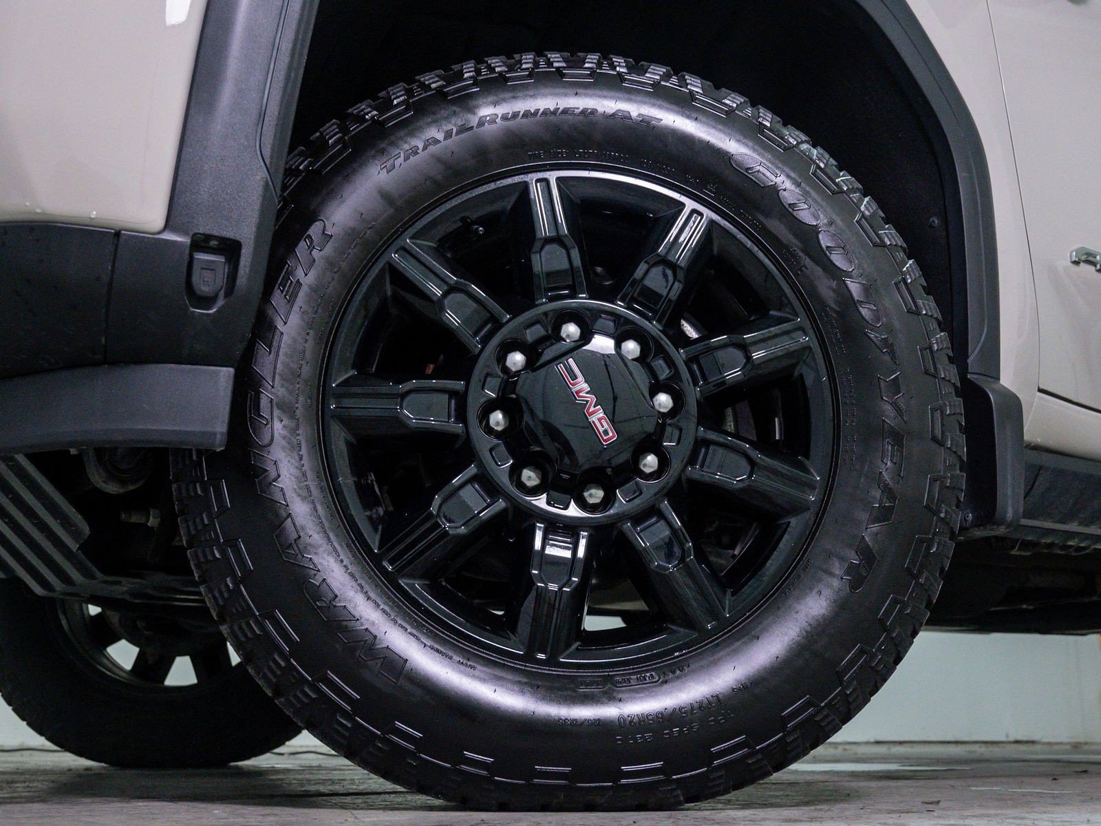 Used 2026 GMC Sierra 2500 AT4 w/ Technology Package AWD/4WD image 6