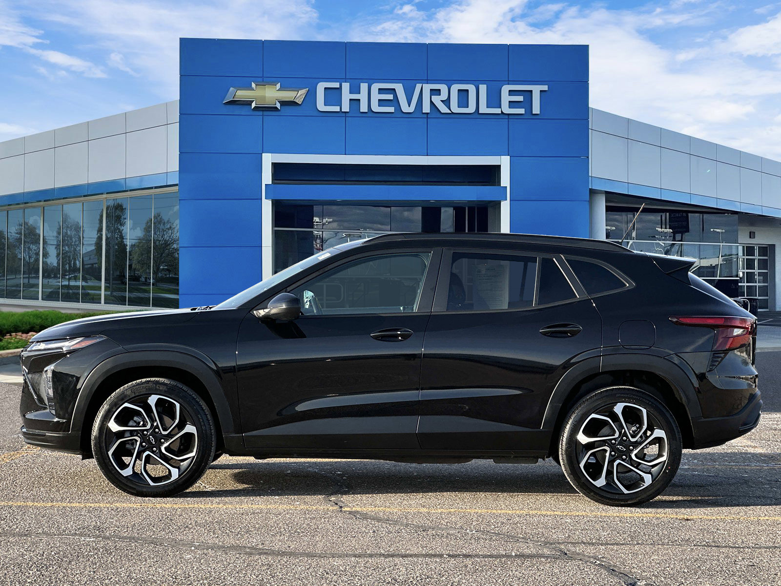 Certified 2024 Chevrolet Trax RS w/ Driver Confidence Package image 2