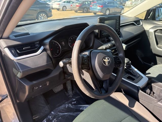 Used 2019 Toyota RAV4 LE image 14