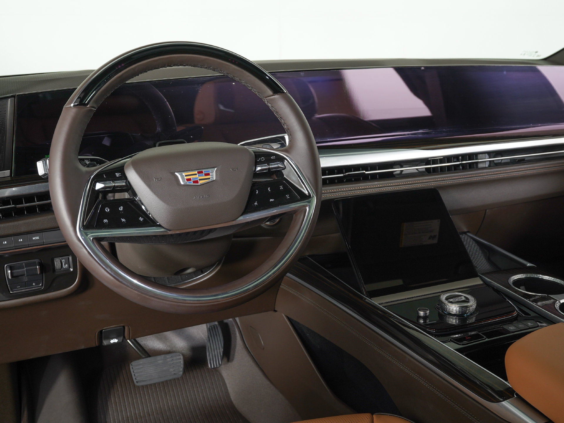 Used 2025 Cadillac Escalade Premium Luxury w/ LPO, Floor Liner Package AWD/4WD image 18