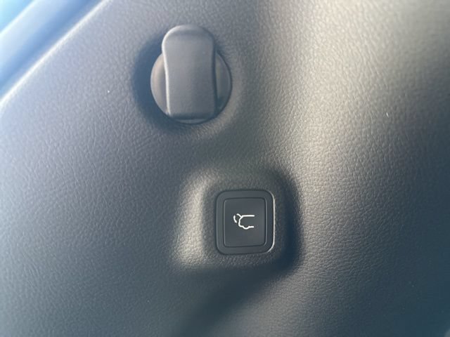 New 2026 Jeep Compass Latitude w/ Sun and Sound Group AWD/4WD image 7