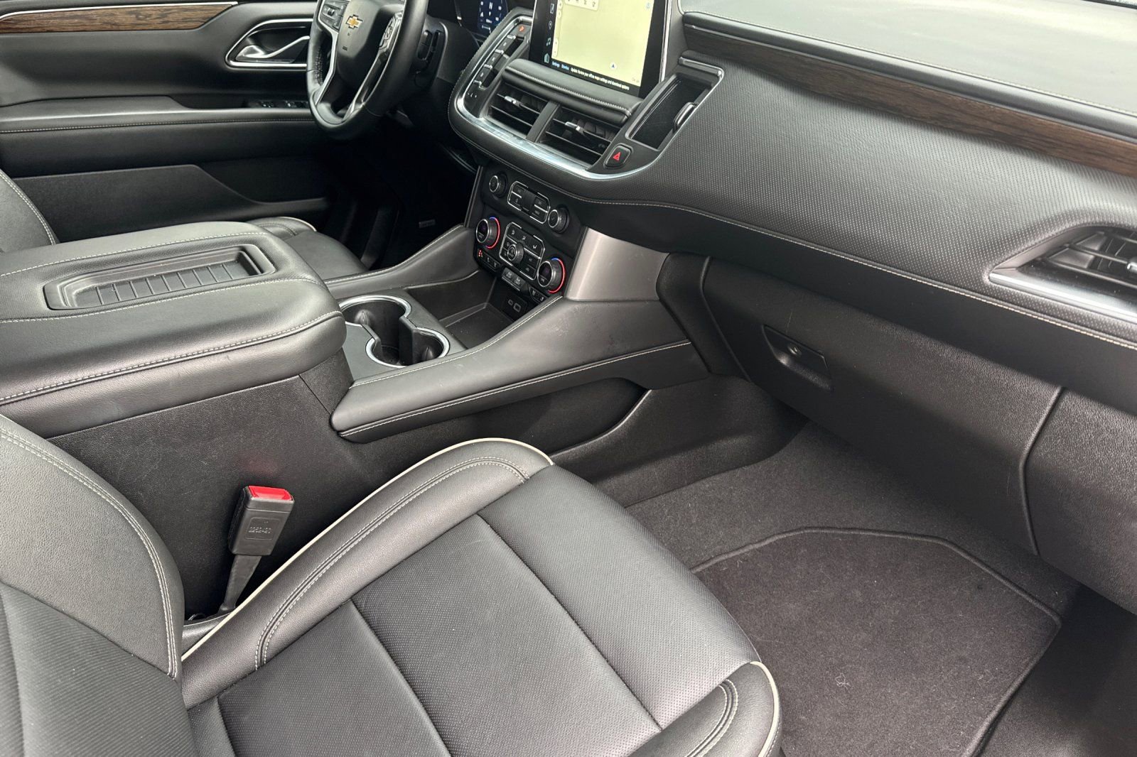 Used 2024 Chevrolet Suburban Premier image 19