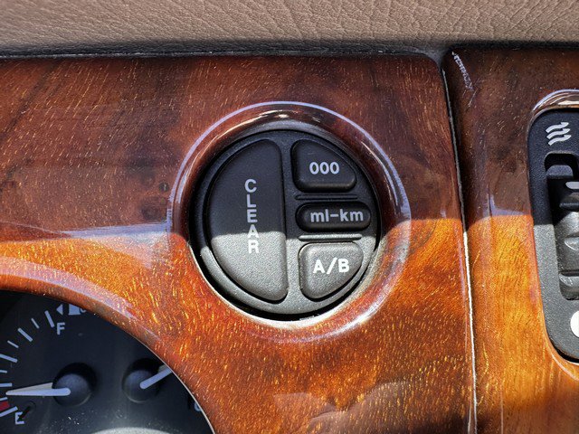 Used 2000 Jaguar XK8 Convertible image 23