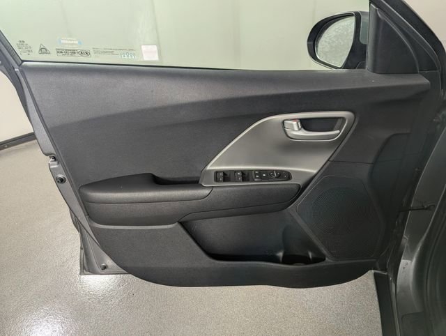 Used 2018 Kia Niro LX image 9