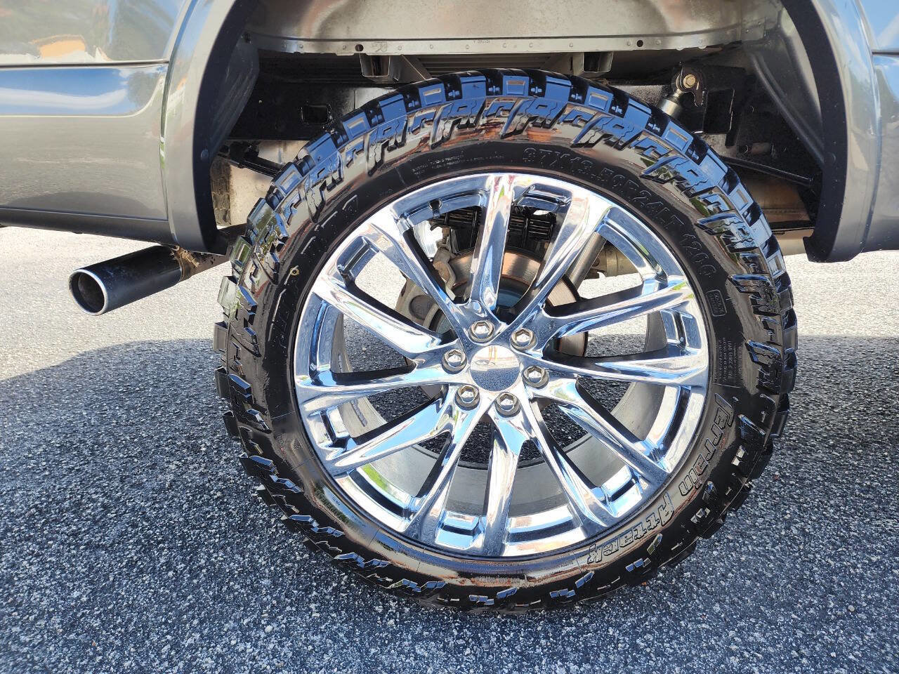 Used 2015 Ford F150 Platinum w/ Max Trailer Tow Package image 11