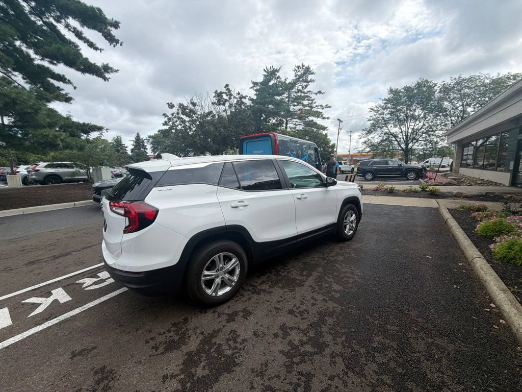 Used 2023 GMC Terrain SLE FWD image 4