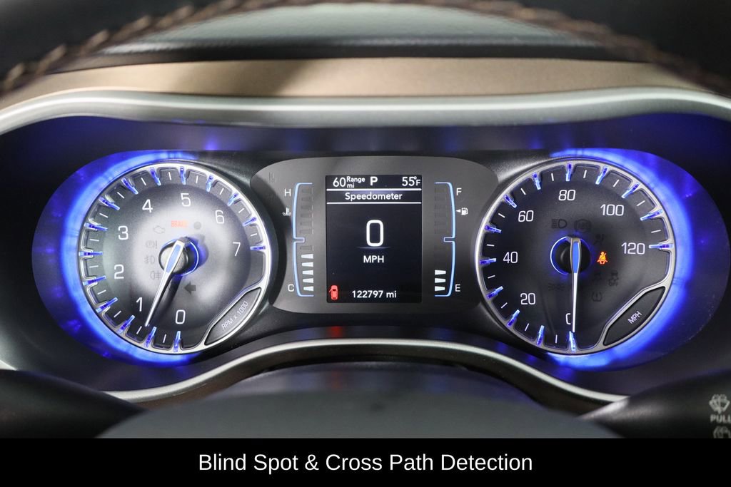 Used 2017 Chrysler Pacifica Touring-L w/ Tire & Wheel Group image 11