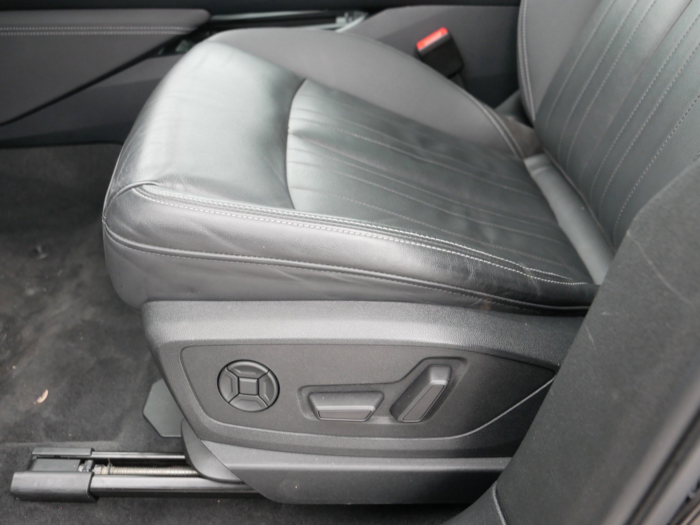 Used 2021 Audi e-tron Premium w/ Convenience Plus Package image 20