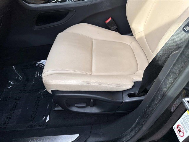 Used 2018 Jaguar F-PACE Premium image 15