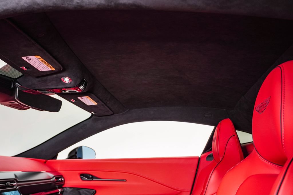 Used 2025 Aston Martin V8 Vantage Coupe RWD image 22