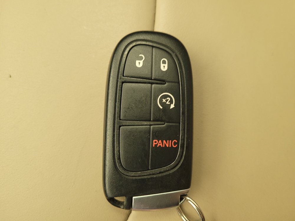 Used 2015 Jeep Cherokee Limited w/ Technology Group FWD image 32