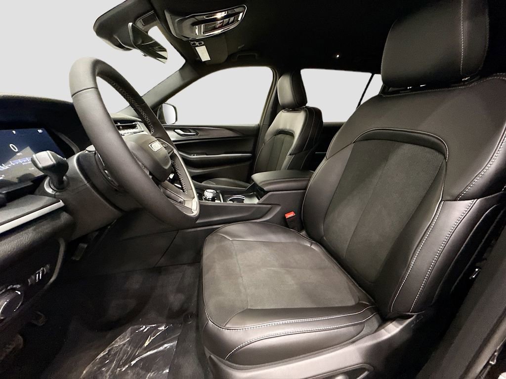 New 2025 Jeep Grand Cherokee L Altitude image 10