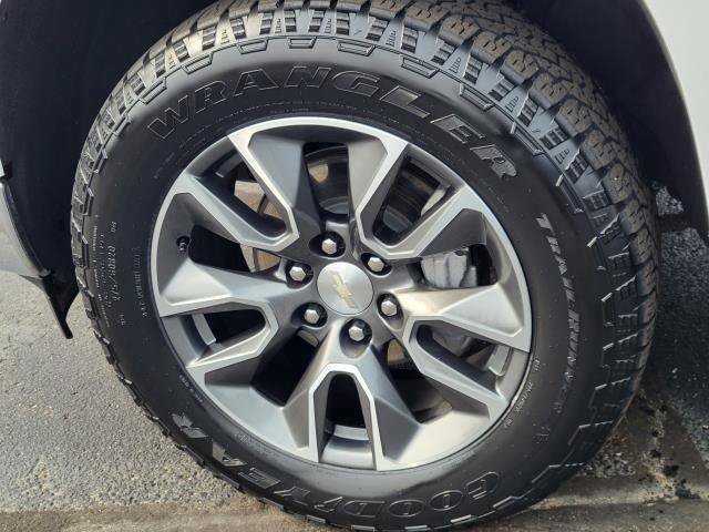 Used 2024 Chevrolet Silverado 1500 LT AWD/4WD image 5