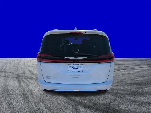 Used 2022 Chrysler Pacifica Touring-L FWD image 5