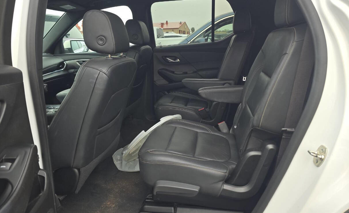 Used 2023 Chevrolet Traverse LT w/ LT Premium Package AWD/4WD image 11