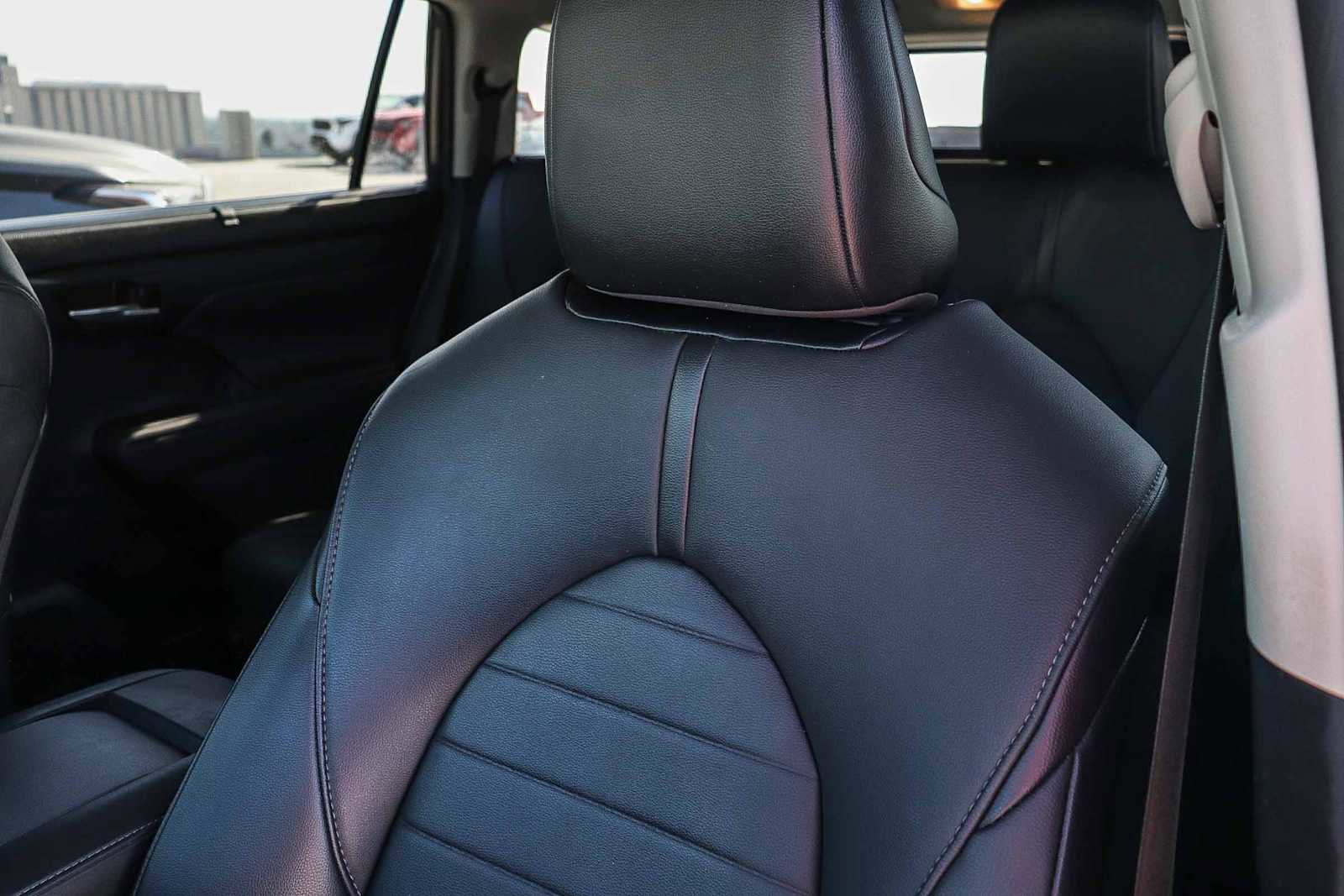 Used 2021 Toyota Highlander XLE image 29