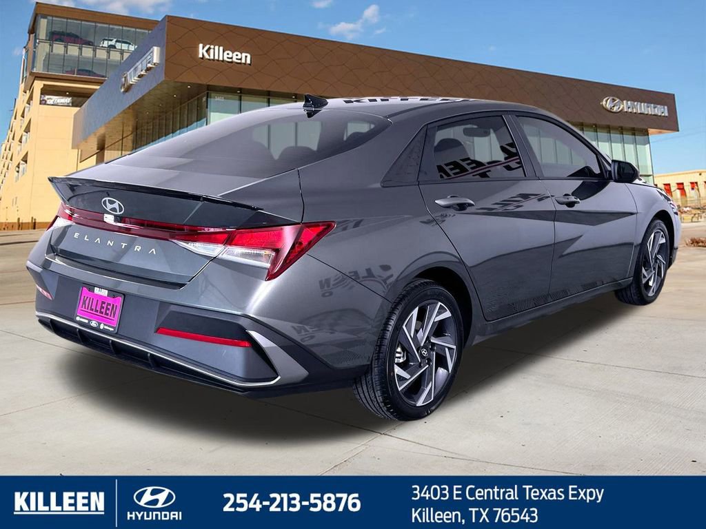 Used 2025 Hyundai Elantra Sport image 9