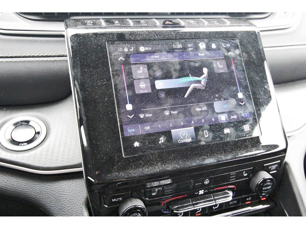 Used 2024 Jeep Grand Cherokee L Laredo image 19