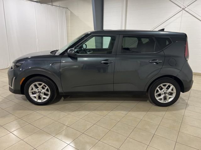 Used 2023 Kia Soul LX w/ LX Technology Package image 2