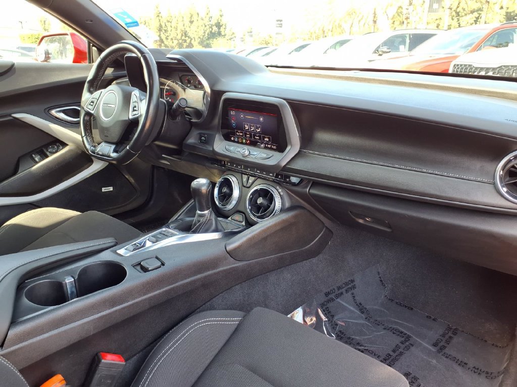 Used 2020 Chevrolet Camaro LT w/ Technology Package RWD image 20