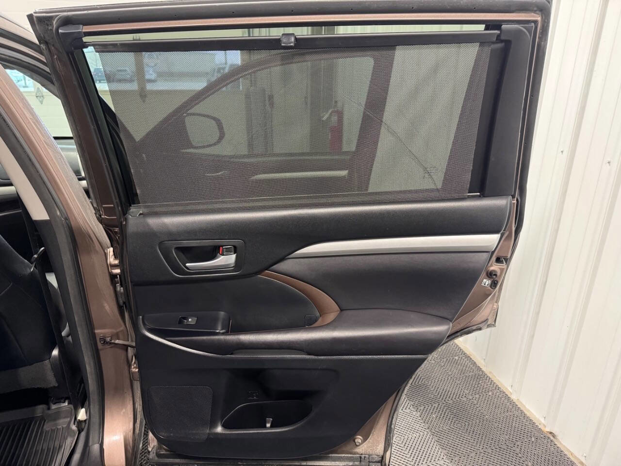 Used 2017 Toyota Highlander XLE image 24