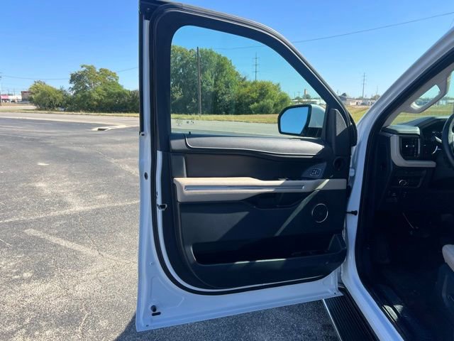 Used 2022 Ford Expedition Limited RWD image 11
