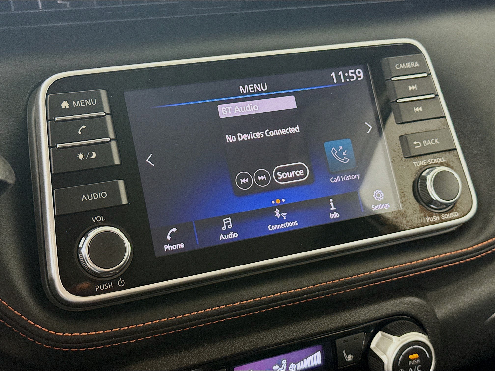 Used 2019 Nissan Kicks SR w/ SR Premium Package FWD image 16