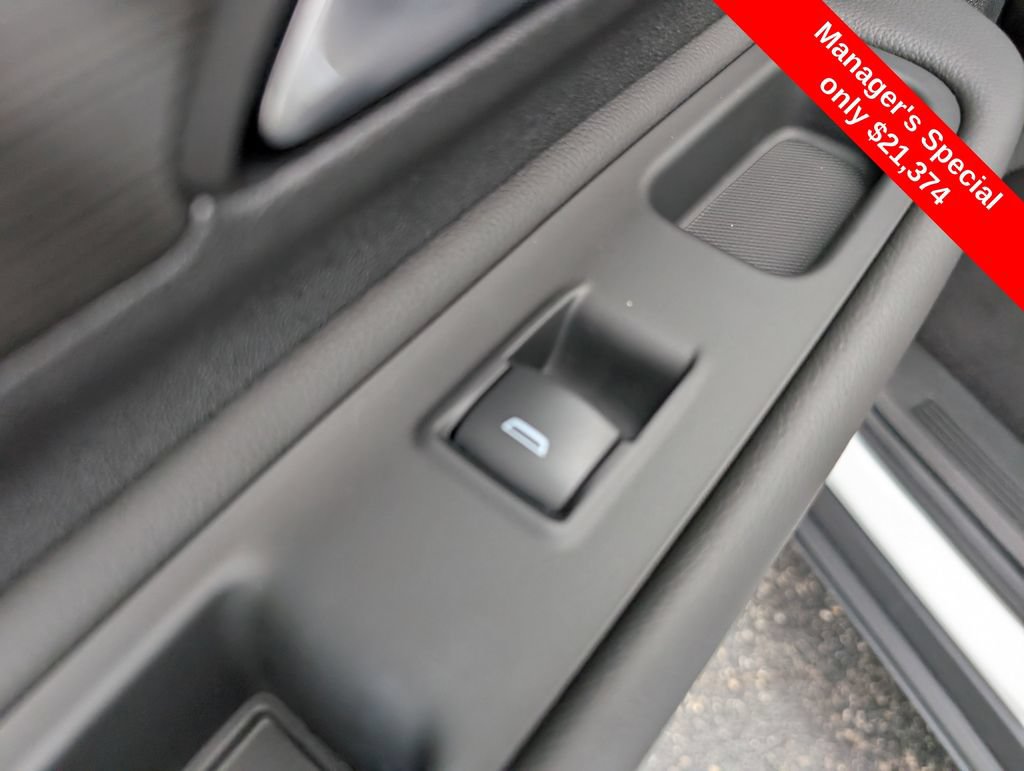 Used 2022 GMC Terrain SLT FWD image 12