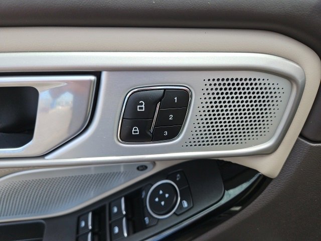 Used 2023 Ford Explorer Platinum w/ Technology Package image 21