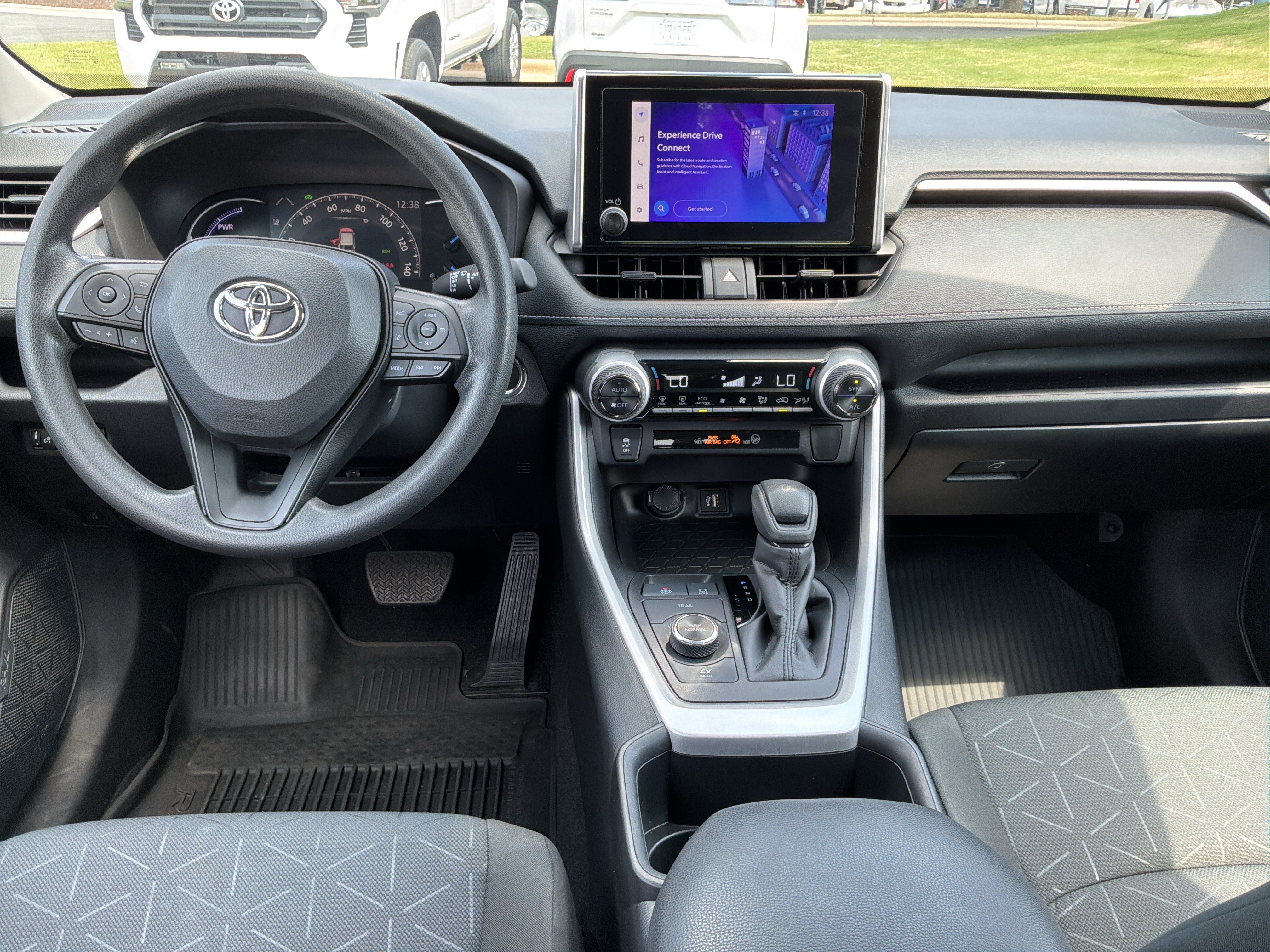 Used 2024 Toyota RAV4 XLE AWD/4WD image 28